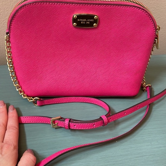 💖 EUC Hot Pink Michael Kors Crossbody Bag gold hardware Barbie Core - Picture 6 of 7